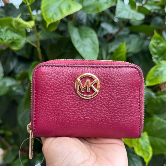 Michael Kors Jet Set Fulton Mulberry Wallet Pebbled Leather Gold Accents - Picture 1 of 11